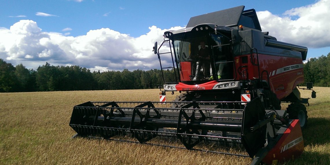 Foto: hinnakataloogi kaudu OÜ Leevre poolt ostetud kombain Massey Fergysson