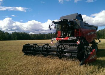 Foto: hinnakataloogi kaudu OÜ Leevre poolt ostetud kombain Massey Fergysson