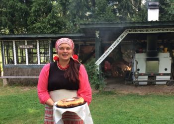 Audru vallas asuva Vene talu perenaine Veronika Meibaum Liivimaa Toidutee ürituse raames