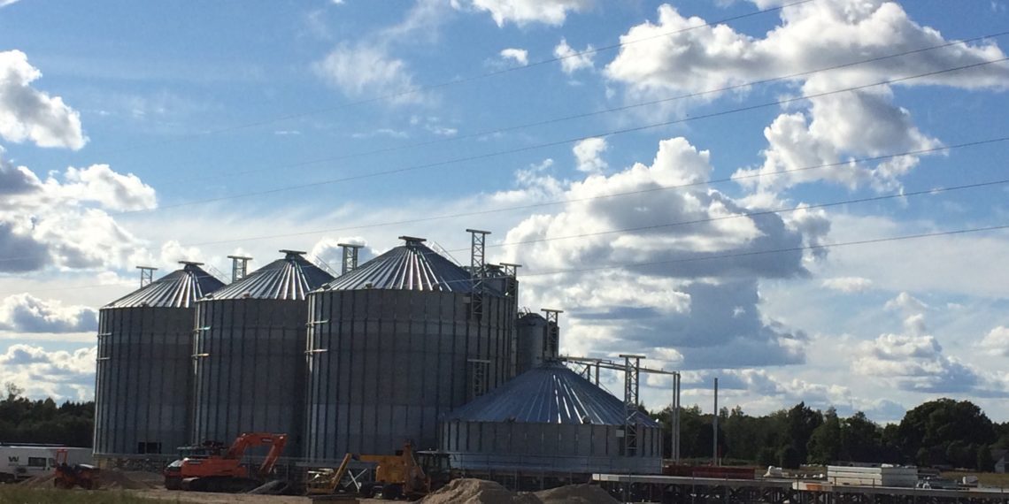 Imavere õlikultuuride töötlemise tehas mullu augustis. Investeerimisfond tooks raha maaettevõtlusse. Foto Heli Lehtsaar-Karma