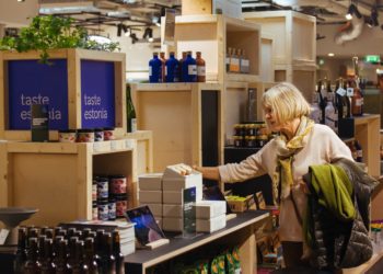 Eesti toitu sai KaDeWe kaubamajas kahe nädala jooksul nii degusteerida kui ka osta. Foto: Ruudu Ulas