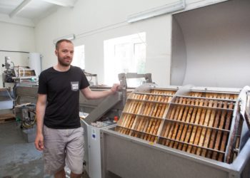 Mart Kullamaa oli enne mesindusettevõtjaks hakkamist kümmekond aastat hobimesinik. Ta usub, et teistega koos tegutsemine viib palju paremate tulemusteni, kui üksinda pusimine. Foto: Julia-Maria Linna