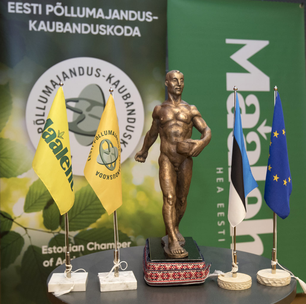 Aasta põllumehe konkursi võitja auhind:  ajaloolise „Külvaja” pronkskuju koopia. Foto: Sven Arbet / Ekspress Meedia