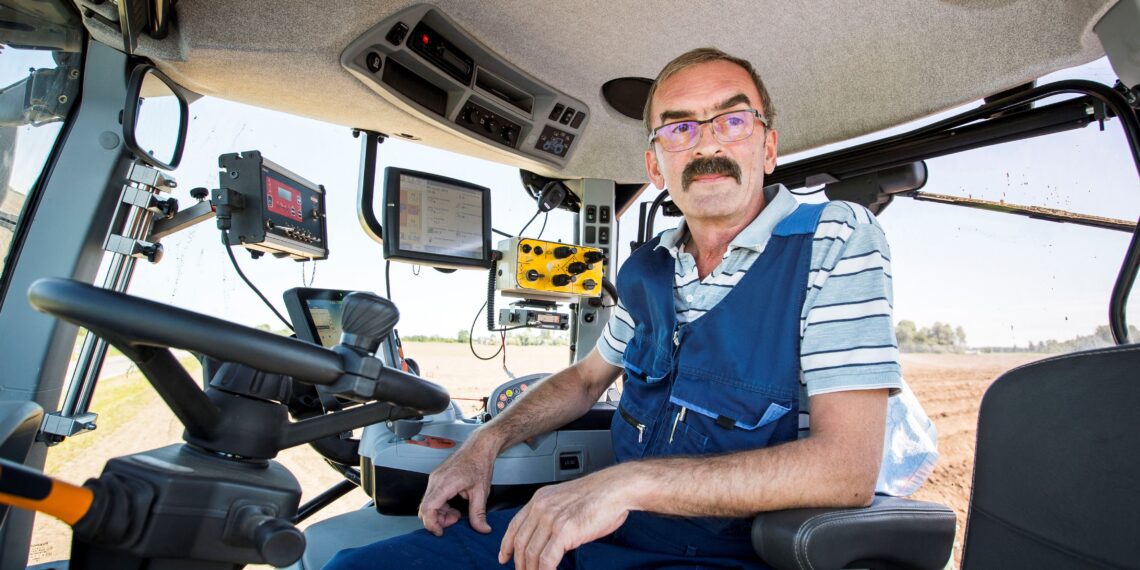 Kalle Hamburg naudib pigem tööd põllul kui müügileti taga. Foto: Scanpix, Alar Truu