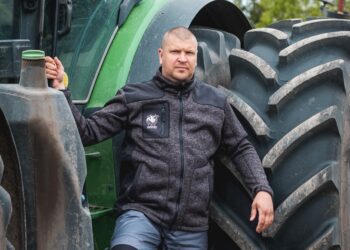 Asendustalunik Kalmer Galka on seda tööd teinud üle viie aasta. Talunike asendusteenistus. Foto: Tarmo Pihelgas
