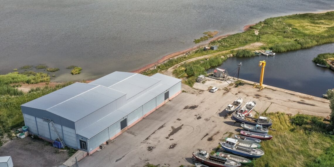 Liu sadamahoone, mille ehitamiseks ja arendamiseks saadud toetuse tagasinõudmise asjus käis kaks aastat kohtuvaidlus MTÜ Rannakalad ja PRIA vahel. Riigikohus tegi otsuse. Foto: Scanpix/Mailiis Ollino