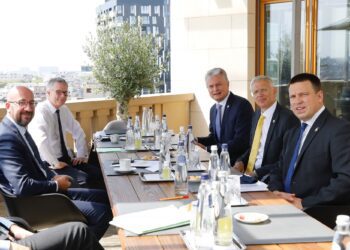 Eesti peaminister Jüri Ratas, Läti peaminister Krišjānis Kariņš ja Leedu president Gitanas Nausėda tänavu juulis kohtumisel Euroopa Ülemkogu eesistuja Charles Micheli (vasakult esimene) ja Euroopa Liidu Nõukogu peasekretäri Jeppe Tranholm- Mikkelseniga. Foto: Euroopa Liidu Nõukogu