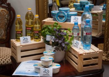 Saidafarmi rosinakohupiim, looduslik mineraalvesi Värska Originaal, Olivia rapsiõli ja Kihnu Kala Tallinna kilud on viimased 20 aastat järjepidevalt kandnud Pääsukesemärki.