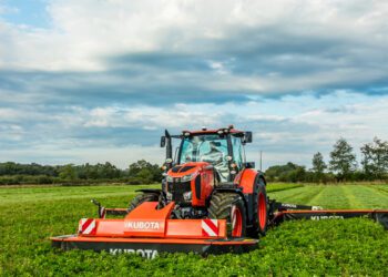 Kubota. M7001 Grass Mower Butterfly