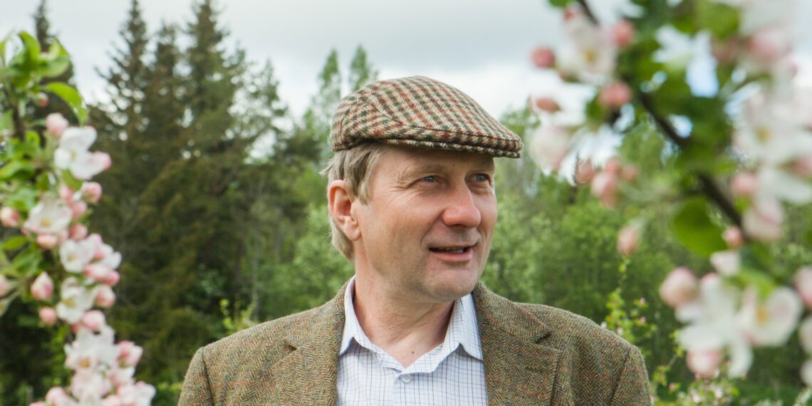 Korjuse-Vanapere talu õunaaias käis tänavu talvel esmakordselt soovimatu külaline. Peremees Ando Eelmaa sõnul rüüstas läbi piirdeaia murdnud põder paarsada õunapuud. Foto: Julia-Maria Linna