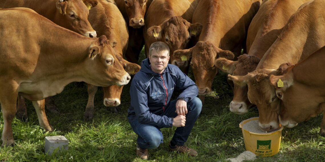 Andres Vaan oma hoolealustega. Foto: Scanpix/Sven Arbet