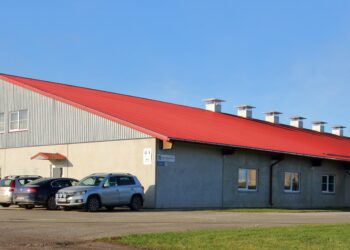 Kui suure CO2 jalajäljega on maaülikooli katsefarmi piimatootmine? Eerika katsefarmi Märja katselaut Tähtvere vallas. Foto: Alo Tänavots