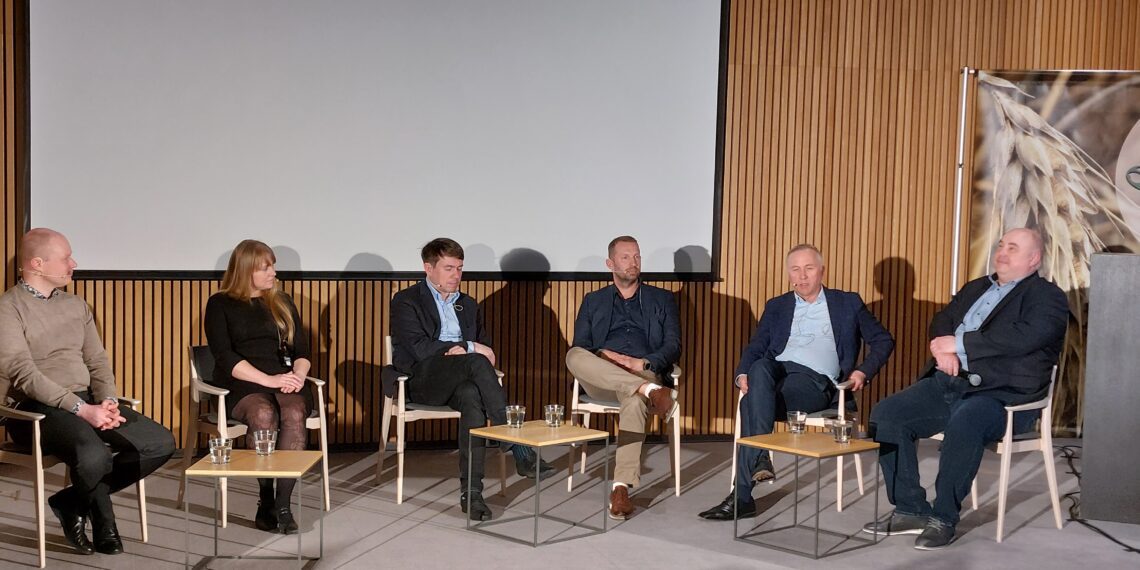Piimafoorumil toimus valdkonna asjatundjate vestlusring. Foto: Roomet Sõrmus