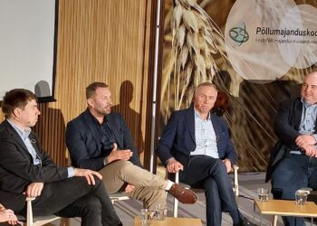 Piimatööstuse juhid Eesti Põllumajandus-Kaubanduskoja Piimafoorumil 2022: ekspordi suurendamine sõltub õigesti sihitud turgudest. Fotol: Siim Tiidemann, Maido Solovjov, Ülo Kivine, Valdis Noppel. Foto: EPKK