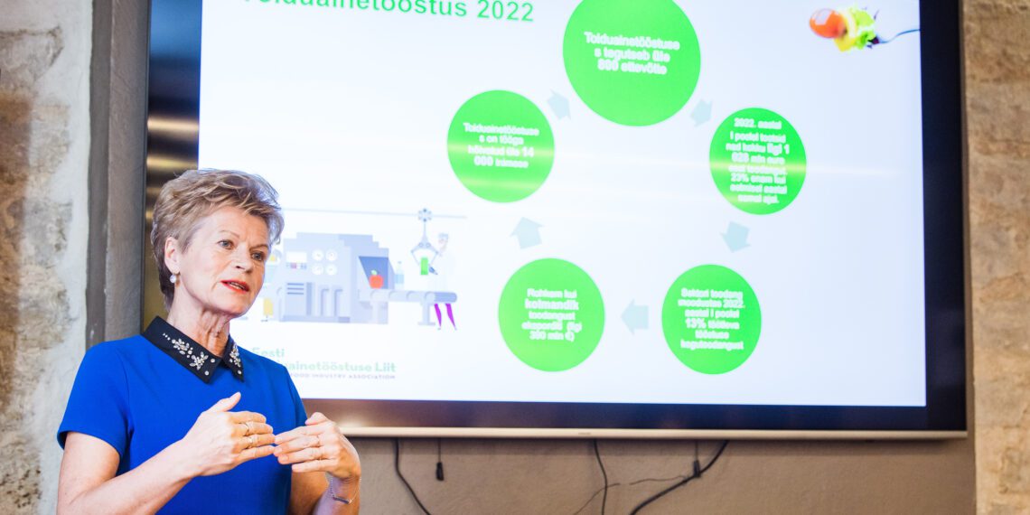 Algas traditsiooniline avatud toidutööstuste nädal, mille raames tutvustavad Eesti toidutootjad tarbijatele oma igapäevatööd. Fotol Eesti Toiduainetööstuse Liidu juhataja Sirje Potisepp. Foto: Raul Mee