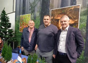 Grüne Wochel. Avamispäeval Eesti stendis (paremal) koja juht Ants Noot, maaelukomisjoni liige Kaido Höövelson ja Saidafarmi juht Juhan Särgava. Foto autor: Juuli Nemvalts