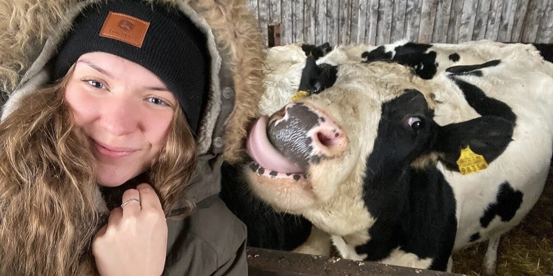 Üks põhjus, miks Teele Eskor läks veterinaariks õppima, on veterinaaride puudus. „Olen oma loomi sageli pidanud ravima telefoni ja videote saatmise teel,“ nendib noortalunik Teele. Foto: erakogu