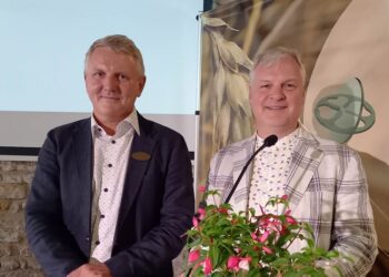 Põllumajandussektor Vihulas: sektori võimekus peab säilima. EPKK nõukogu esimees Sivar Irval Ja juhatuse esimees Ants Noot (vasakul) kuulutasid koosoleku lõppenuks. Foto: J. Nemvalts