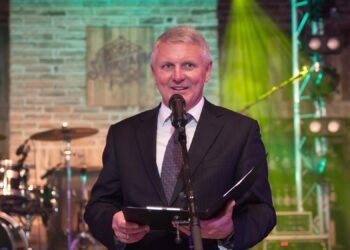 Eesti Põllumajandus-Kabanduskoda lõpetas hooaja lõikuspeoga Siidrifarmis. Kõnet peab koja juht Ants Noot. Foto: Rain Nirgi