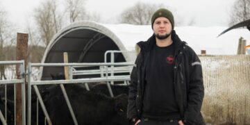 Farmer ja Eesti Maaülikooli doktorant Siim Teder ning tema aberdiini-angused. Foto: Toomas Teder