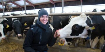 Maarja Paomees kinnitab, et töö suurfarmis on väga huvitav. Foto: Arvo Meeks, Lõuna-Eesti Postimees / Scanpix