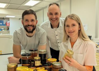 Mee DNA-testi meeskond. Vasakult bioinformaatik Hindrek Teder labori juhataja Kaarel Krjutškov ja meeprojekti juht Kairi Raime. Foto erakogu