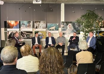 Keskkonnakonverentsil kliimateemad. Keskkonnatervise konverentsi aruteluringis tõdeti, et kliimaseaduse asjus on küsimusi enam kui vastuseid. Foto: EPKK