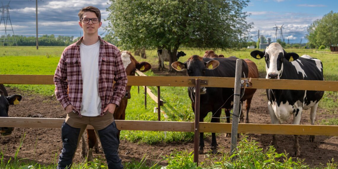 Tartu Agros peaveterinaari ametit pidav Matis Pääslane kinnitab, et töö on väga vaheldusrikas, kuigi patsiendid on kõik lehmad ja põhiprobleemidki samad. Foto: Toomas Teder