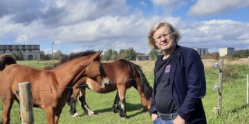 Järvamaa Kutsehariduskeskus on ainus koht Eestis, kus saab õppida hobumajandust. Kooli juht Rein Oselin kinnitab, et endiselt leidub noori, kes tahavad töötada just suurloomadega. Foto: Kristina Traks