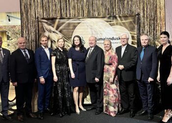 Aumärkide saajad koos Sivar Irvali, Piret Hartmani ja Kerli Atsiga. Foto: Marge Mänd