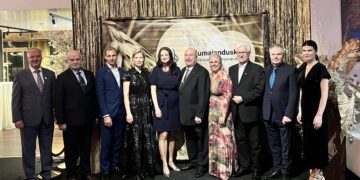 Aumärkide saajad koos Sivar Irvali, Piret Hartmani ja Kerli Atsiga. Foto: Marge Mänd