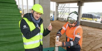 Wihuri uus maja Rakveres sai nurgakivi - John Deere'i esindust ehitab Savekate OÜ ja hoone valmib 2025. aasta suvel. Foto: Siim Vaikna