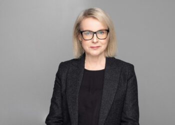 Ene Kärner pälvis Regionaal- ja Põllumajandusministeeriumilt hõbedase teenetemärgi. Foto: EPKK