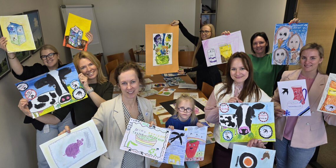 Pääsukesemärgi juubeliks korraldatud joonistusvõistlusele laekus lastelt üle 350 joonistuse. Foto: Liilit Kirss