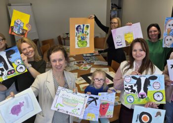 Pääsukesemärgi juubeliks korraldatud joonistusvõistlusele laekus lastelt üle 350 joonistuse. Foto: Liilit Kirss