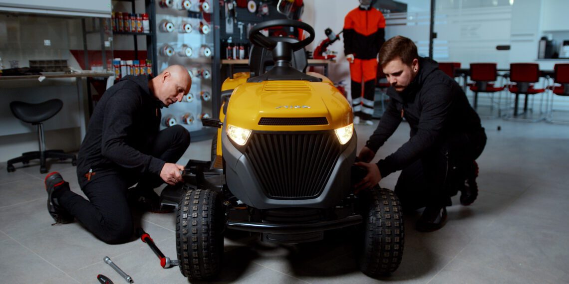 Regulaarsed ülevaatused ja hooldused võimaldavad vältida ootamatuid rikkeid ja nautida kaunilt hooldatud aeda terve hooaja. Foto: Powered by Kramp