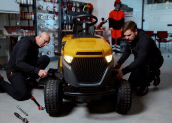 Regulaarsed ülevaatused ja hooldused võimaldavad vältida ootamatuid rikkeid ja nautida kaunilt hooldatud aeda terve hooaja. Foto: Powered by Kramp