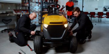 Regulaarsed ülevaatused ja hooldused võimaldavad vältida ootamatuid rikkeid ja nautida kaunilt hooldatud aeda terve hooaja. Foto: Powered by Kramp