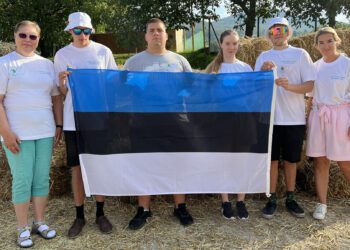 Kaja Marrandi (vasakul) koos Eesti meeskonnaga 2023. aastal rahvusvahelisel noorte põllumajandusvõistlusel Agro Challenge Slovakkias. Eestit esindasid nii Järvamaa kui ka Olustvere kutsekoolide õpilased. oto: erakogu
