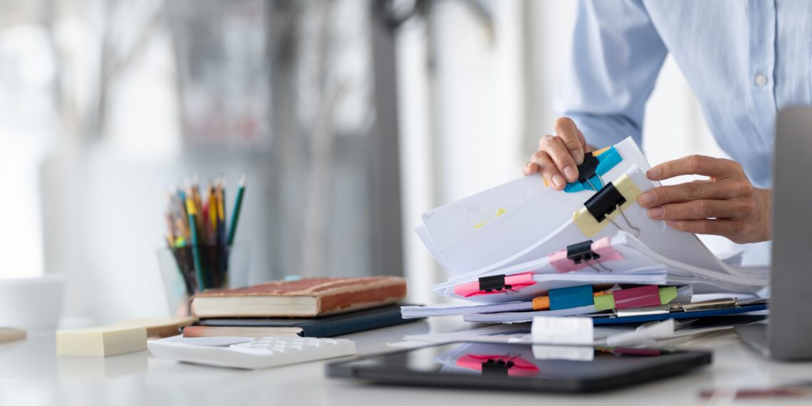 Põllumehe tööpäevad mööduvad sageli tabelite, kontrollide ja ametkondlike nõuete keskel, mitte põllul. Foto: Shutterstock