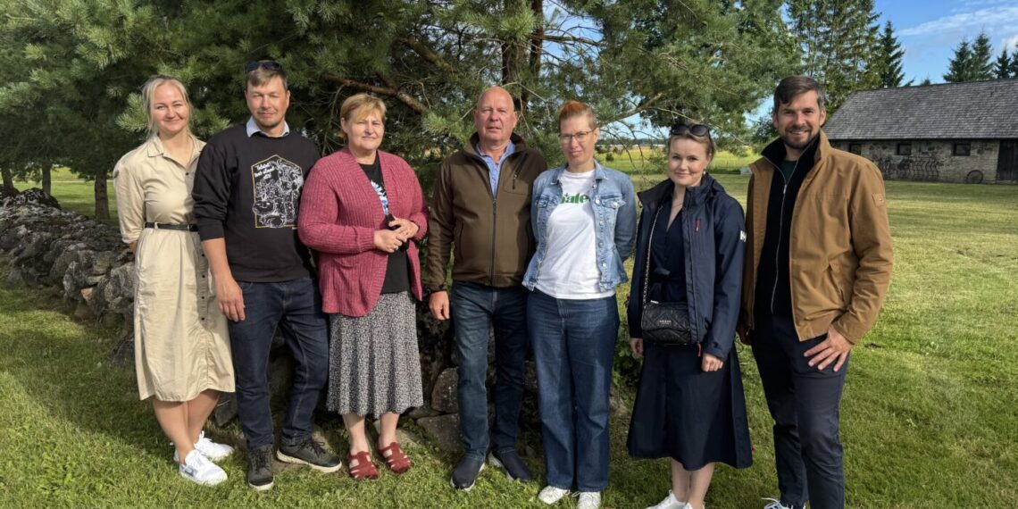 “Parima talu” konkursi hindamiskomisjon (paremalt): Maido Ruusmann, Jane Lumiste, Marju Reitsak, Andres Jaaska, Marika Parv, Timo Varblas, Teele Uus. Foto: Eestimaa Talupidajate Keskliit