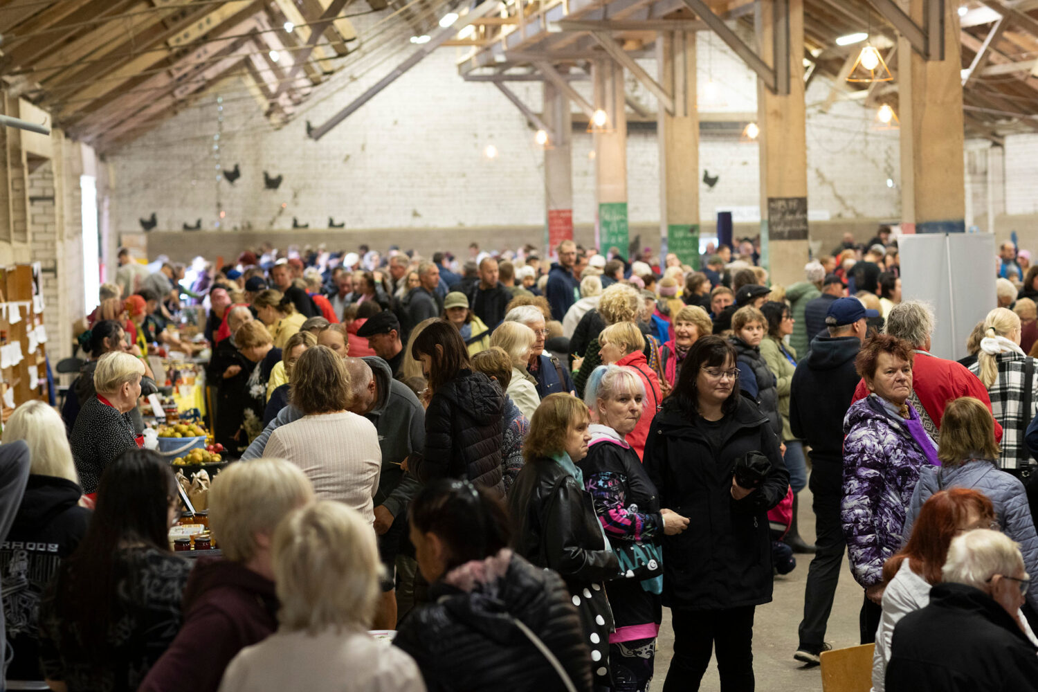 Olustveres toimus 21. hoidiste mess ja kohaliku toidu laat. Fotod: Oleg Hartšenko