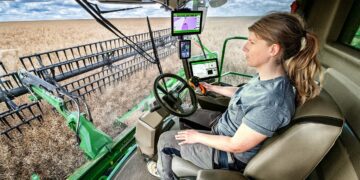 John Deere kombaini kabiin ja juhtpaneel.