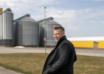 Hannes Prits Roodevälja viljaterminalis. Kevili müüb vilja ka Mäo ja Rõngu terminalist. Foto: Sven Arbet / Delfi Meedia / Scanpix