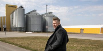 Hannes Prits Roodevälja viljaterminalis. Kevili müüb vilja ka Mäo ja Rõngu terminalist. Foto: Sven Arbet / Delfi Meedia / Scanpix