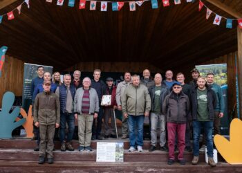 2025. aasta parimad metsamajandajad Saarepeedil toimunud Metsamajandajate kokkutulekul ja konkursi parimate autasustamisel. Autor: Liisa Jõhvik