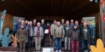 2025. aasta parimad metsamajandajad Saarepeedil toimunud Metsamajandajate kokkutulekul ja konkursi parimate autasustamisel. Autor: Liisa Jõhvik