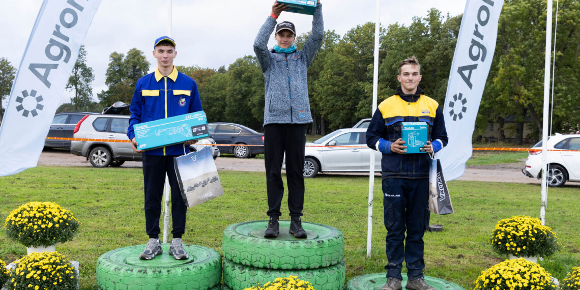 11. rahvusvahelised koolinoorte künnimeistrivõistlused tõid esikoha taas Eestisse – võistluse võitis noorim kündja, 13 aastane Jaan Hiiemäe. Foto: Oleg Hartšenko